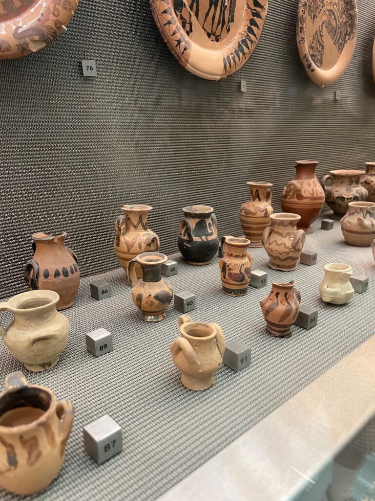 Photograph of amphorae.